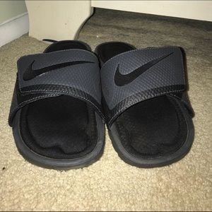 Black nike slides size 9
